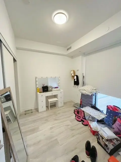 7 Golden Lion HTS #N735, Toronto C14, ON M2M 3T9