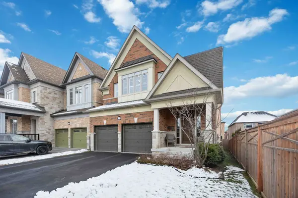 17 Pennine DR, Whitby, ON L1P 0C3