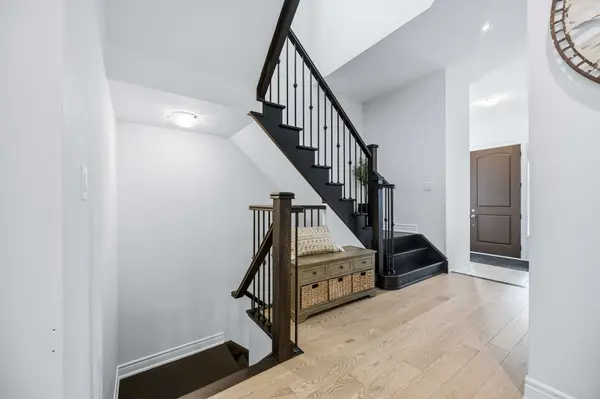 17 Pennine DR, Whitby, ON L1P 0C3