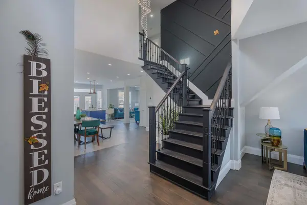 26 Marbella RD, Vaughan, ON L4H 1M2