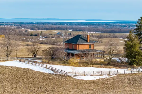 1943 Fairgrounds RD S, Clearview, ON L0M 1G0