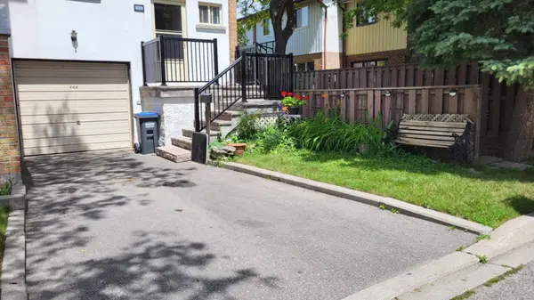 104 Baronwood CT #104, Brampton, ON L6V 3H7