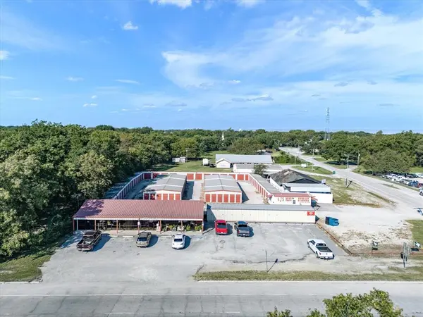 300 S State Highway 101, Chico, TX 76431