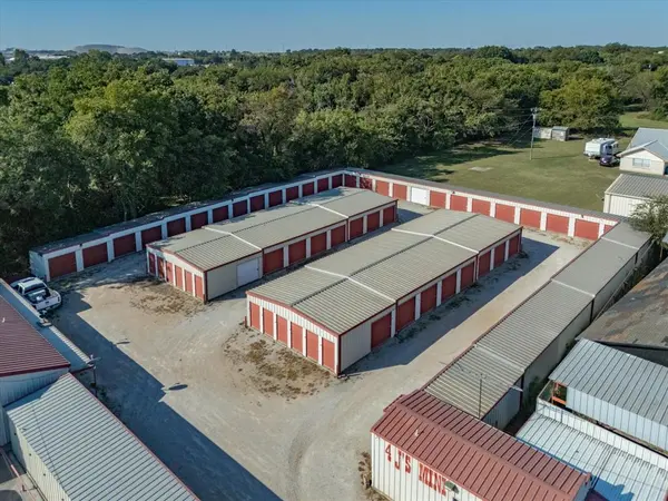 300 S State Highway 101, Chico, TX 76431