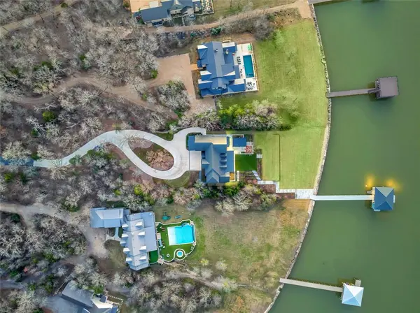 211 Deer Valley, Mabank, TX 75147