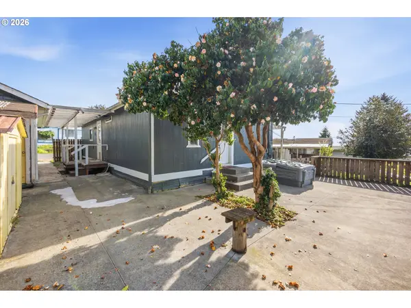 16172 WEDGEWOOD LN, Brookings, OR 97415