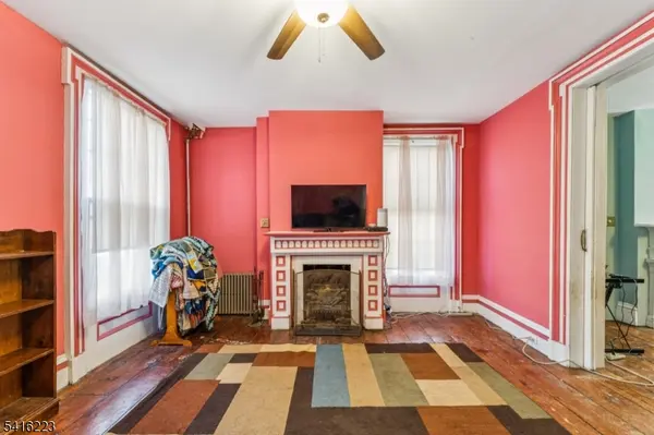 27 Oakland Ave, Bloomfield Twp., NJ 07003