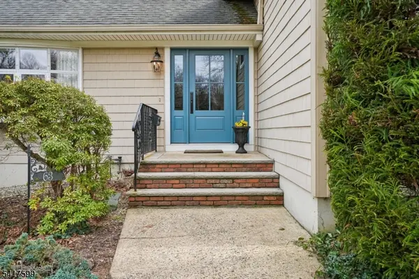 63 Gallinson Dr, New Providence Boro, NJ 07974