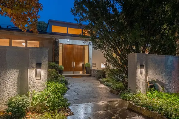 3 Bluejay PL, Toronto C13, ON M3B 1V8