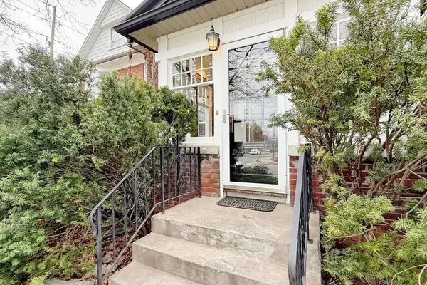 106 Dawes RD, Toronto E03, ON M4C 5B6