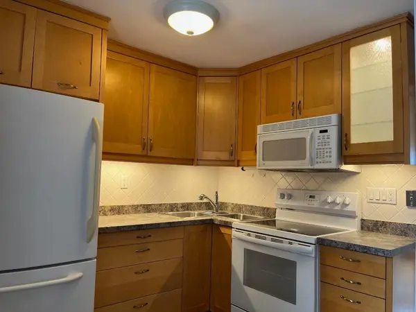 875 Tenth ST, Mississauga, ON L5E 1S8