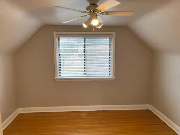 875 Tenth ST, Mississauga, ON L5E 1S8