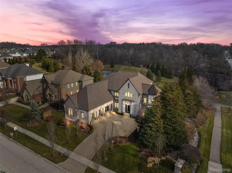 1021 Clear Creek DR, Rochester Hills, MI 48306