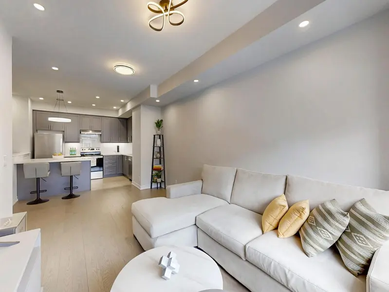 16 Herman Gilroy LN, Markham, ON L6C 3L7