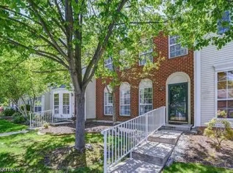 120 Columbus Dr, Franklin Twp., NJ 08823