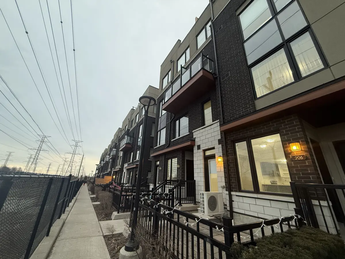 1555 Kingston RD #206, Pickering, ON L1V 0E9