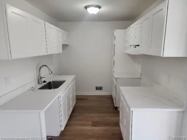 40350 Newport DR, Plymouth Charter Township, MI 48170