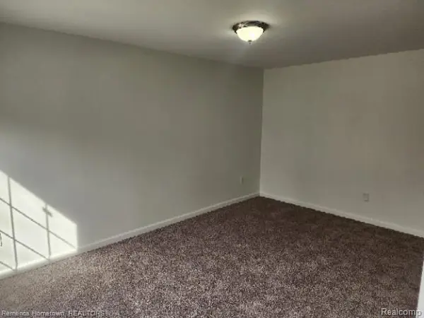 40350 Newport DR, Plymouth Charter Township, MI 48170