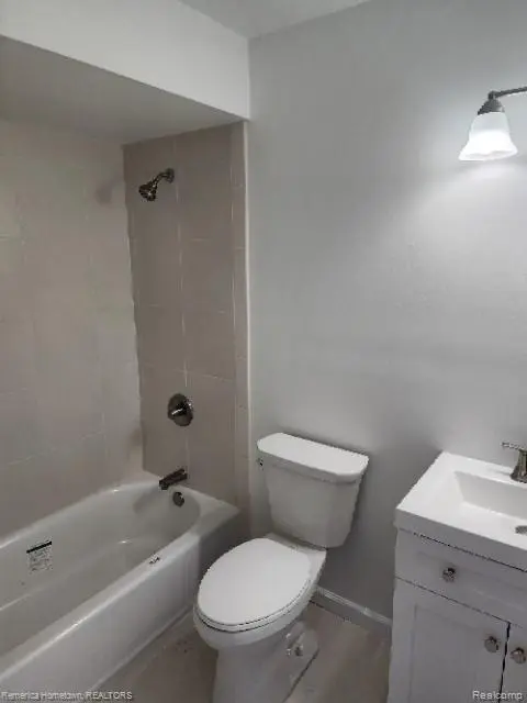 40350 Newport DR, Plymouth Charter Township, MI 48170