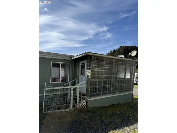 105 Beach BLVD #E, Winchester Bay, OR 97467