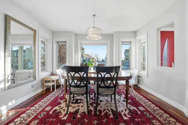 44 34 AVE SW, Calgary, AB T2S 2Z2