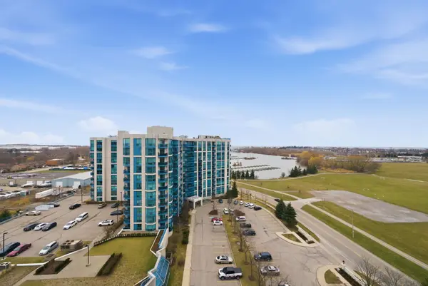 360 Watson ST #1204, Whitby, ON L1N 9G2