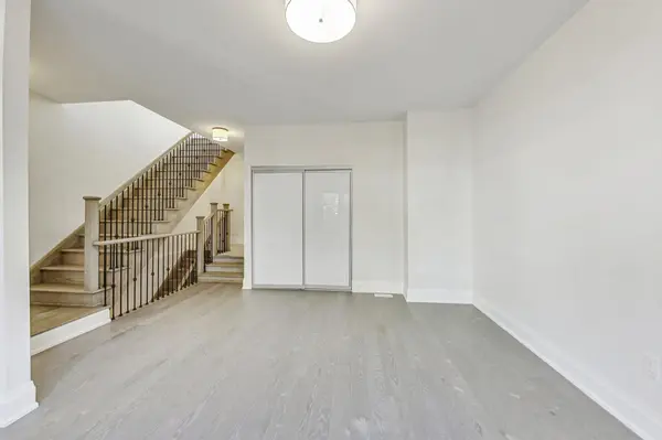 390 Highway 7 N/A E #TH7, Richmond Hill, ON L4B 0G5