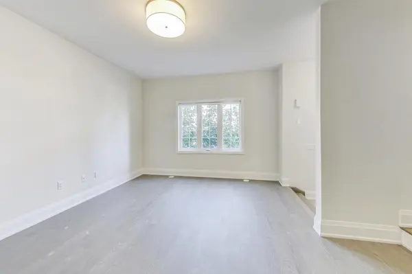 390 Highway 7 N/A E #TH7, Richmond Hill, ON L4B 0G5