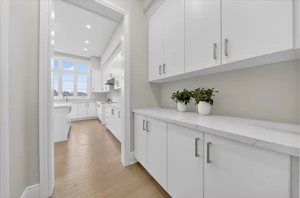 37 Meizhou AVE, Markham, ON L6C 3J6