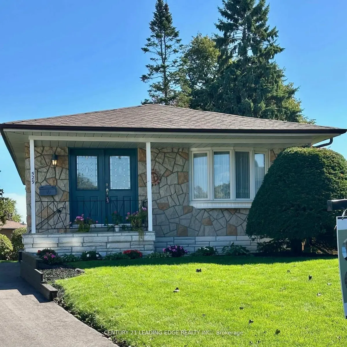 529 Carman CT, Oshawa, ON L1H 6K5