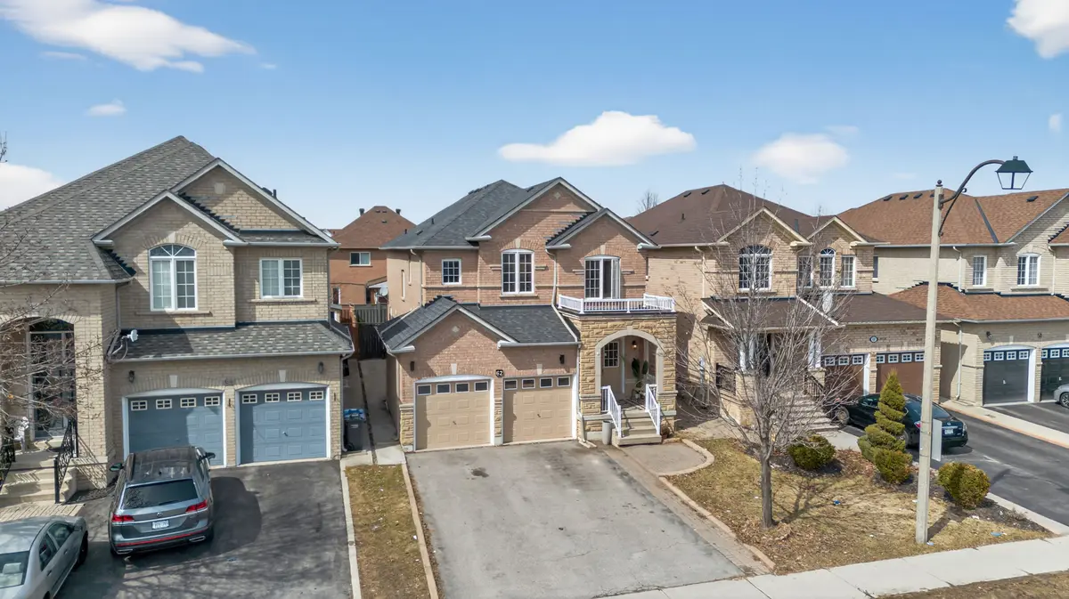 62 DON MINAKER DR, Brampton, ON L6P 1R3