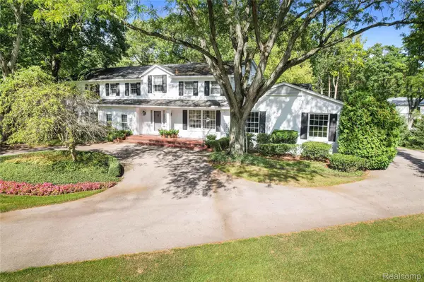 27220 Willowgreen CT, Franklin Village, MI 48025