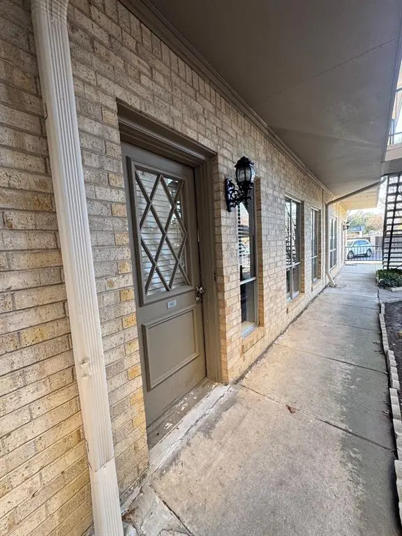 4320 Bellaire Drive S #102W, Fort Worth, TX 76109