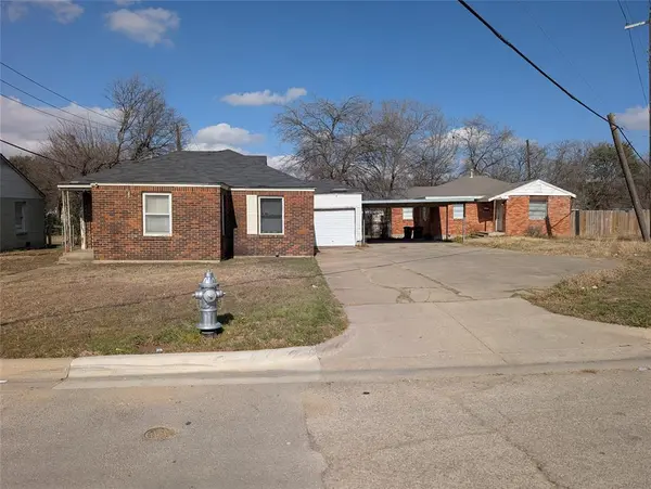 2600 W Bewick Street, Fort Worth, TX 76109