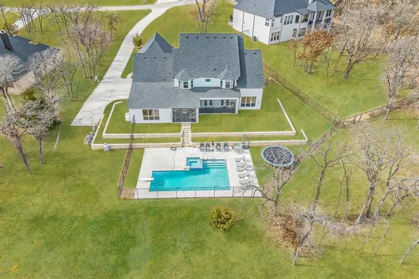 520 Bonnards Peak Road, Burleson, TX 76028