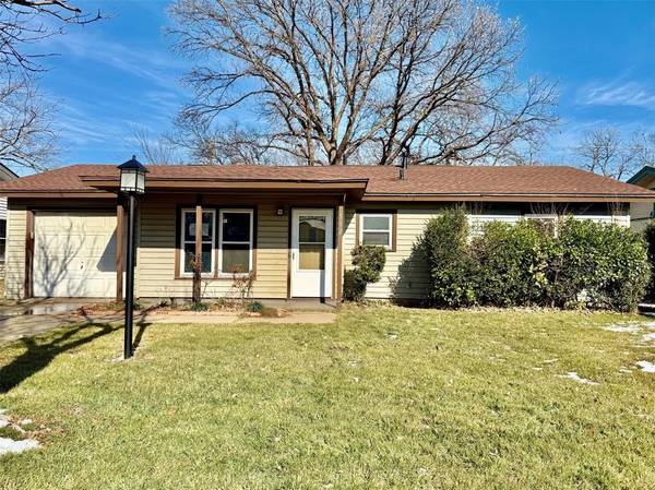 512 NW Lorna Street,  Burleson,  TX 76028