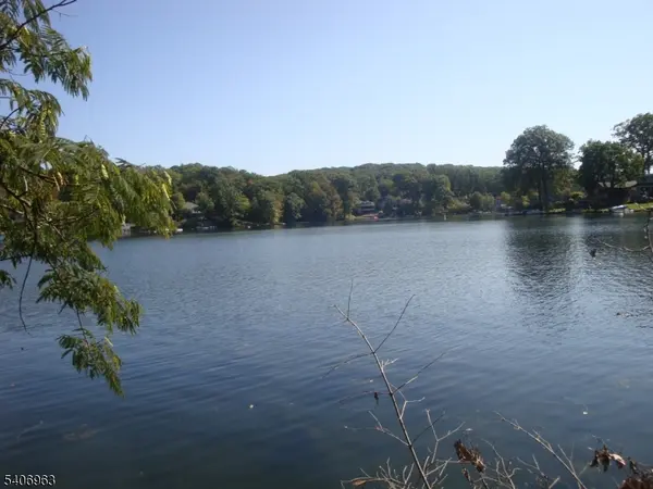 207 Hudson Ave, Hopatcong Boro, NJ 07843