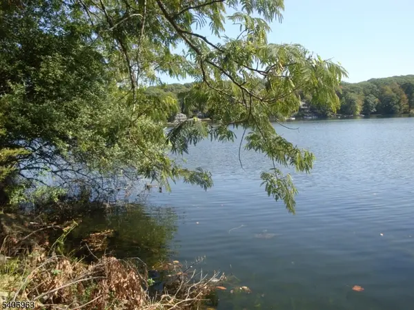 207 Hudson Ave, Hopatcong Boro, NJ 07843