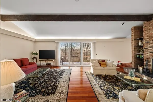 8 Brush Hill Rd, Kinnelon Boro, NJ 07405