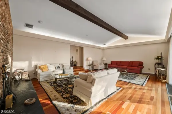 8 Brush Hill Rd, Kinnelon Boro, NJ 07405