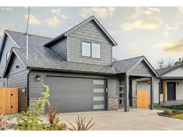 407 S 1ST ST, Silverton, OR 97381