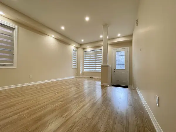 29 Hickling LN, Ajax, ON L1T 0P9