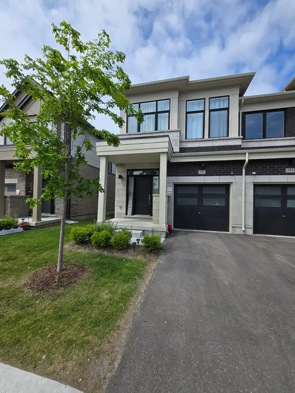 296 Okanagan PATH, Oshawa, ON L1H 0A7