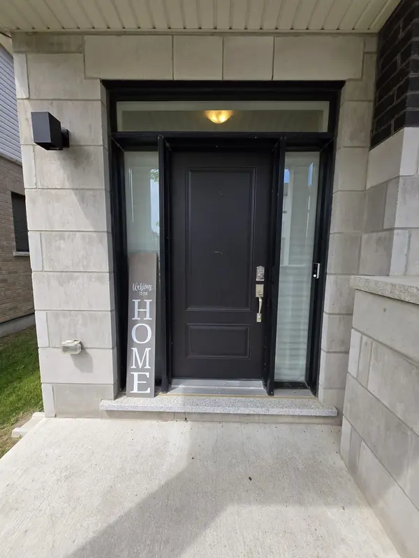 296 Okanagan PATH, Oshawa, ON L1H 0A7