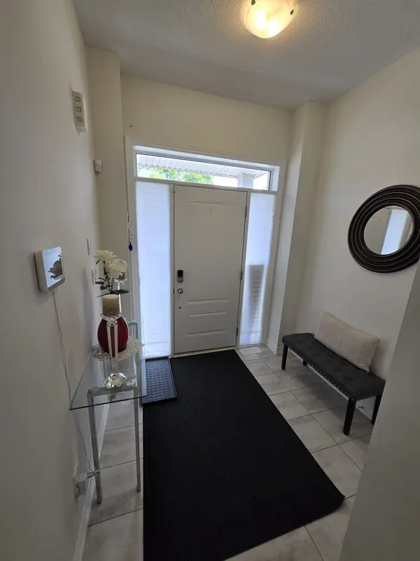 296 Okanagan PATH, Oshawa, ON L1H 0A7