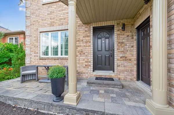 5 Claire DR, Barrie, ON L4N 5X9