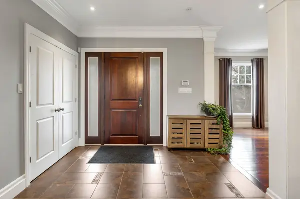 1387 Willowdown RD, Oakville, ON L6L 1X2