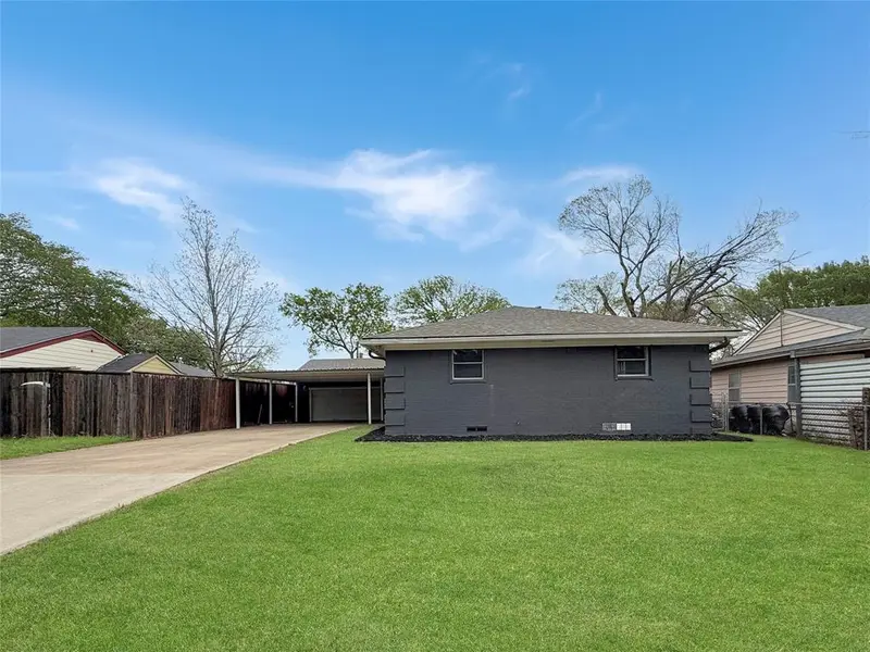 1717 Globe Avenue, Blue Mound, TX 76131