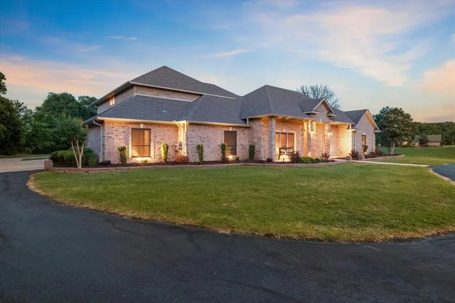 5168 Farm Road 196 N, Paris, TX 75462