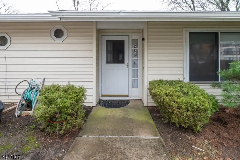 264B Crosse Dr #B, Monroe Twp., NJ 08831